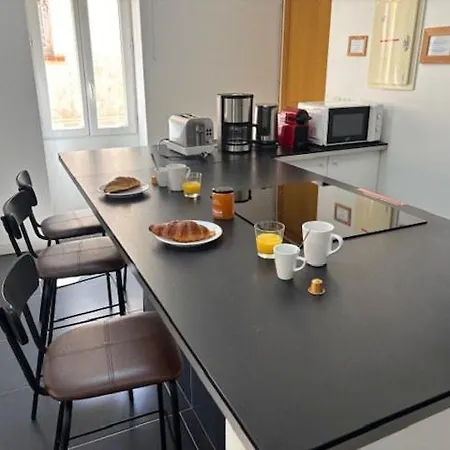 Cosy, Idealement Situe Pres Du Port De Daire *